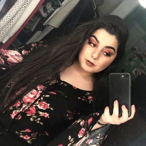 Meet your Posher, Selena